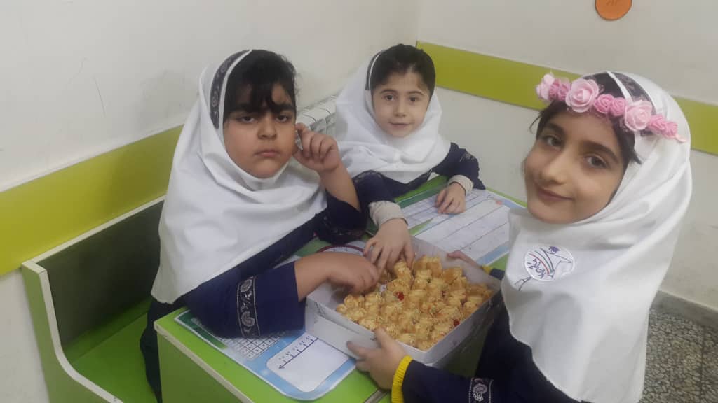 جشن اسم ارنواز فردی در کلاس اول دبستان باران اندیشه